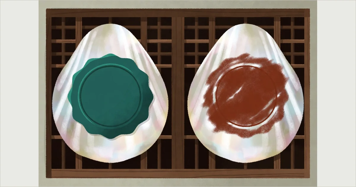 Two near-identical shell panels side by side. The left bears a crisp green wax seal; the right bears a blurred red imitation of the same seal.